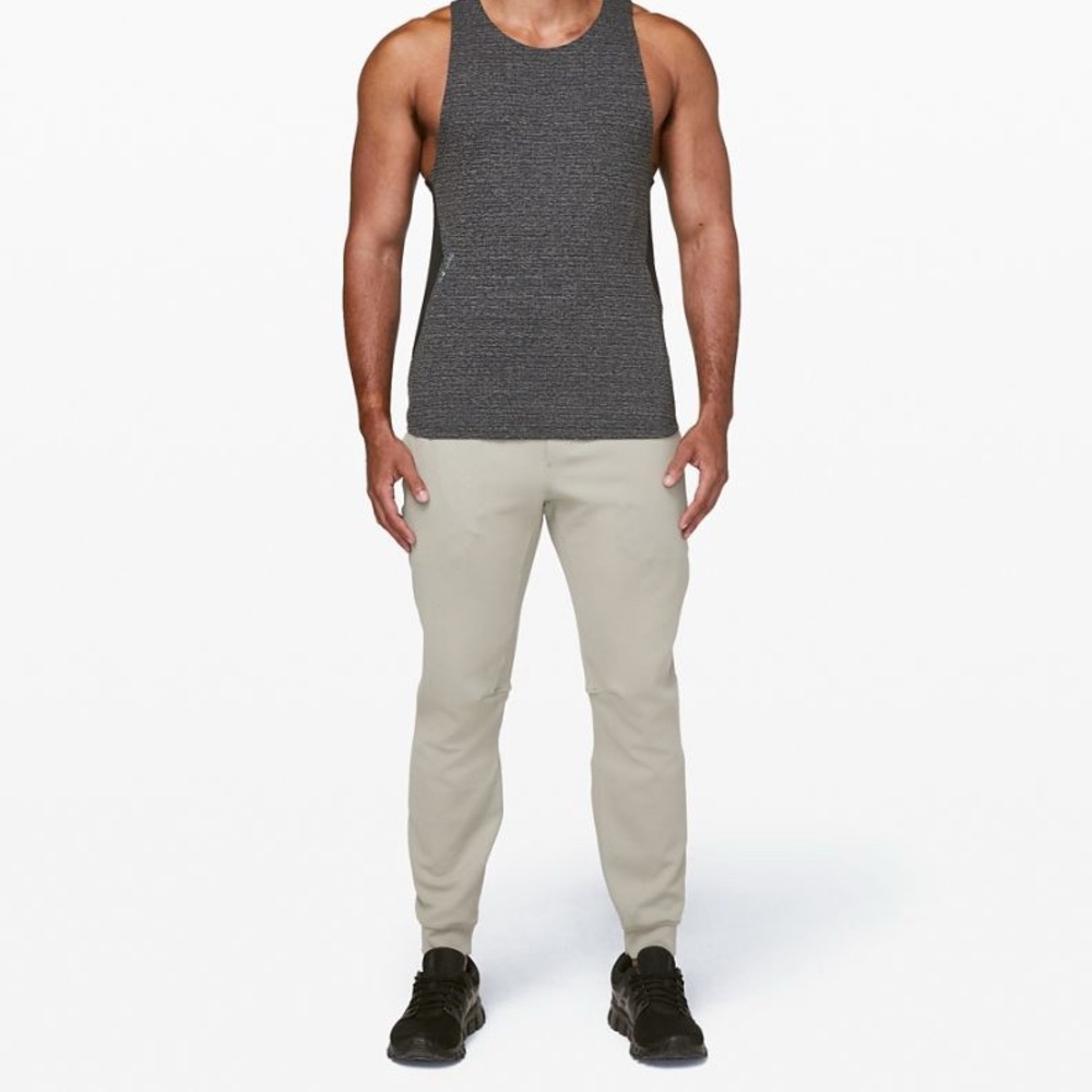 LULULEMON x Barry’s stronger as one jogger tan size S